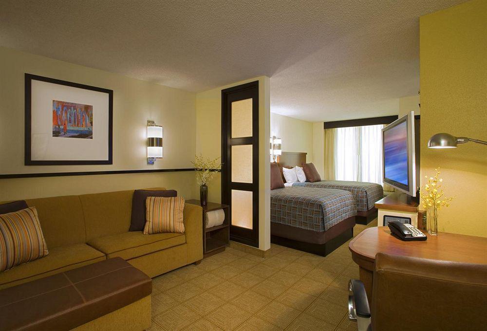 Hyatt Place San Antonio Airport/Quarry Market Room photo